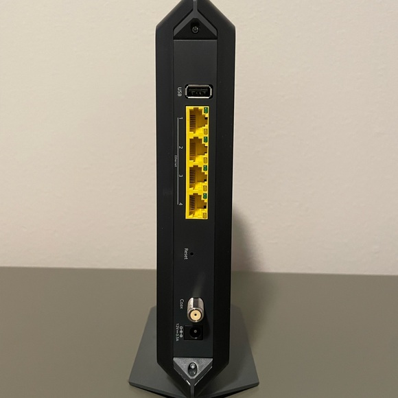 NETGEAR Nighthawk AC1900 Wifi Cable Modem Router - Picture 3 of 5